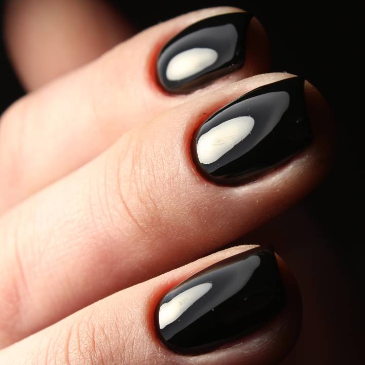 schwarze naegel nagelfolien uv powerful