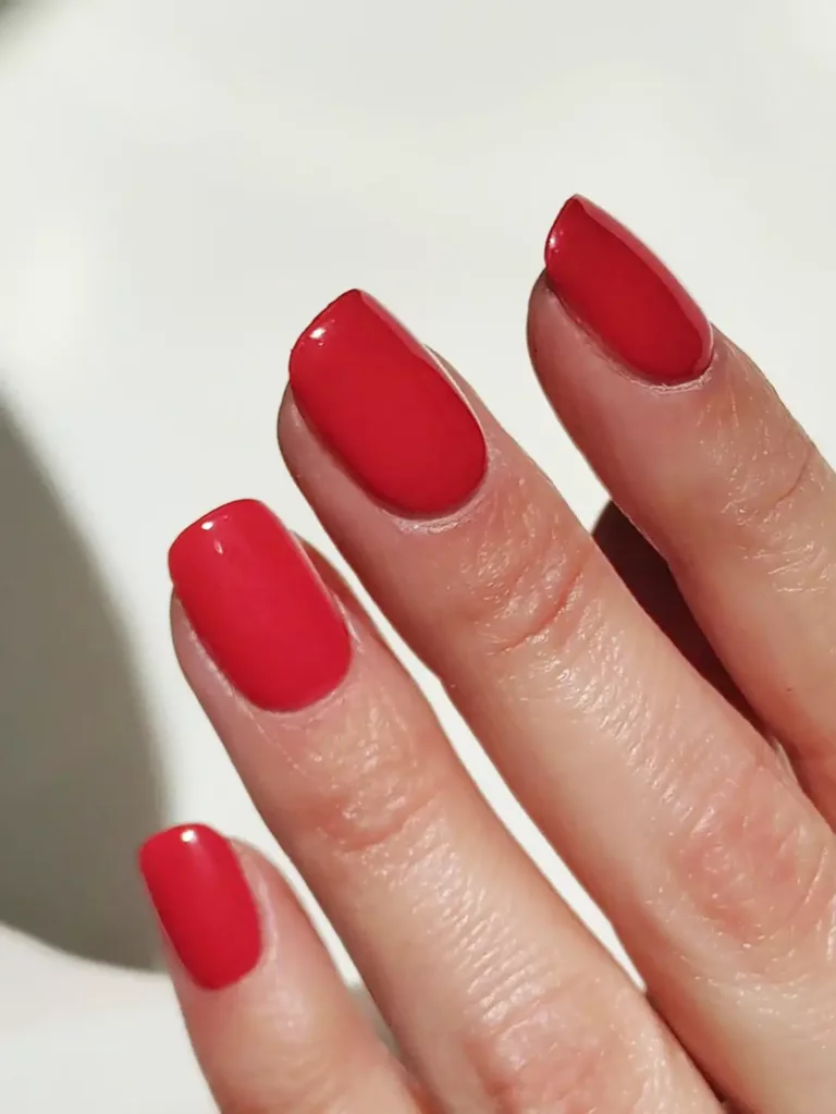 ADDICT red UV NAGELFOLIEN von MANIFIX | 80% Wiederkaufsrate bei über 1 Millionen Nägeln >JETZT KAUFEN