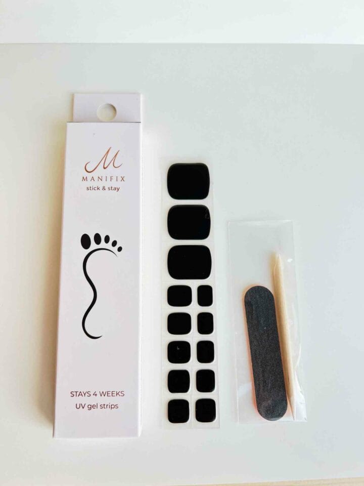 powerful-black-uv-nagelfolien-füsse-manifix-verpackung