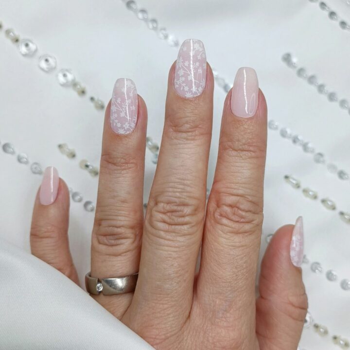 bride-nailart-uv-nagelfolien-manifix-blumenmuster