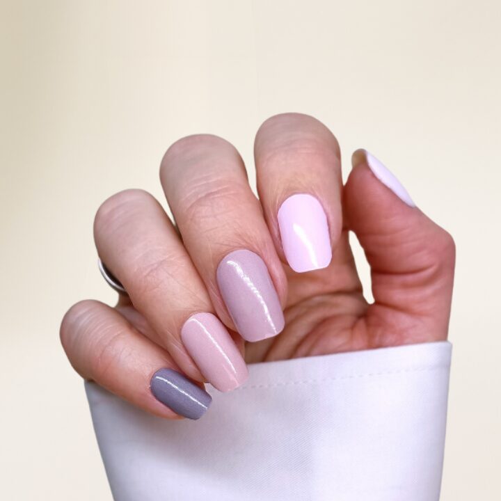 wanna-be-rainbow-uv-nagelfolien-manifix-hand